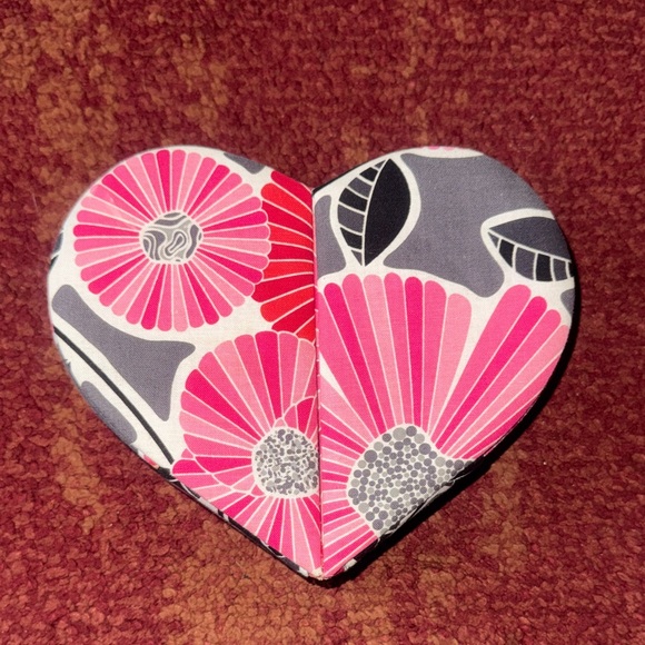 Vera Bradley Jewelry - Vera Bradley Heart to Heart Jewelry Case‎